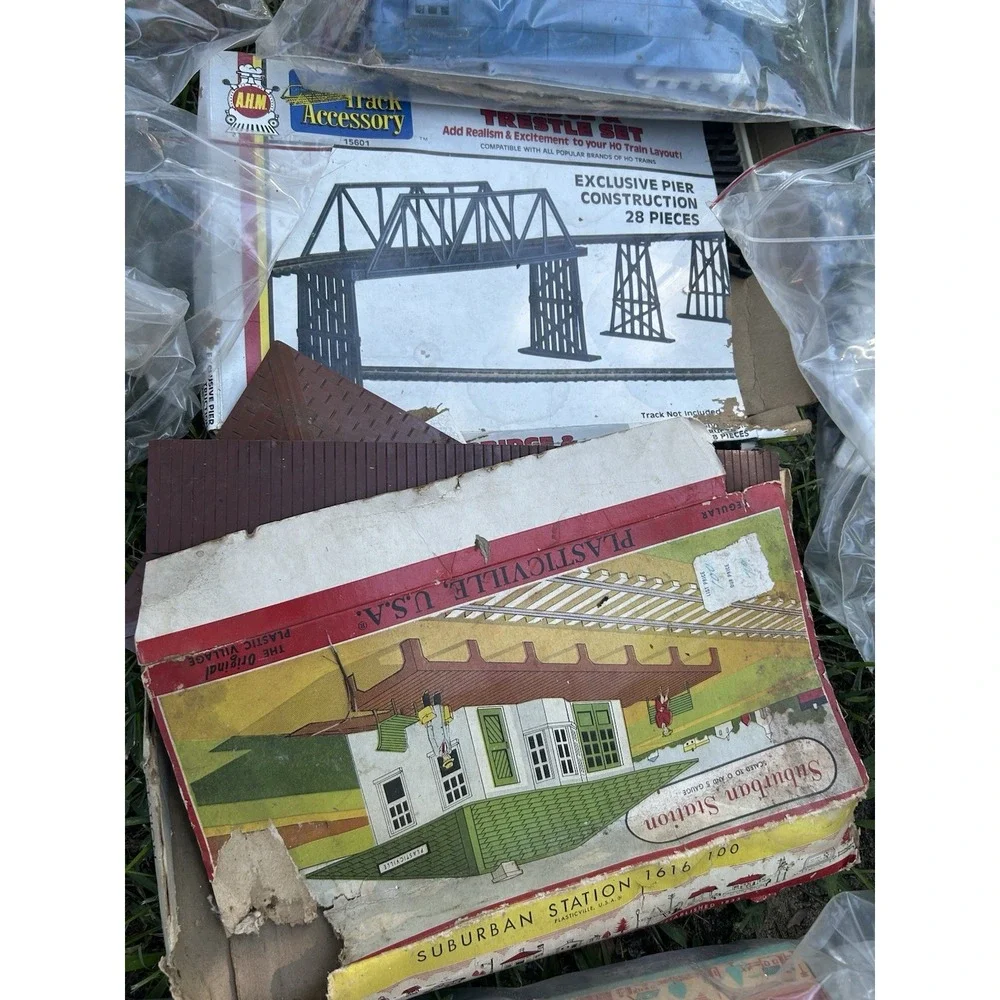 Vintage Model Train Building Lot 15+ Plasticville Lionel Bachmann Etc